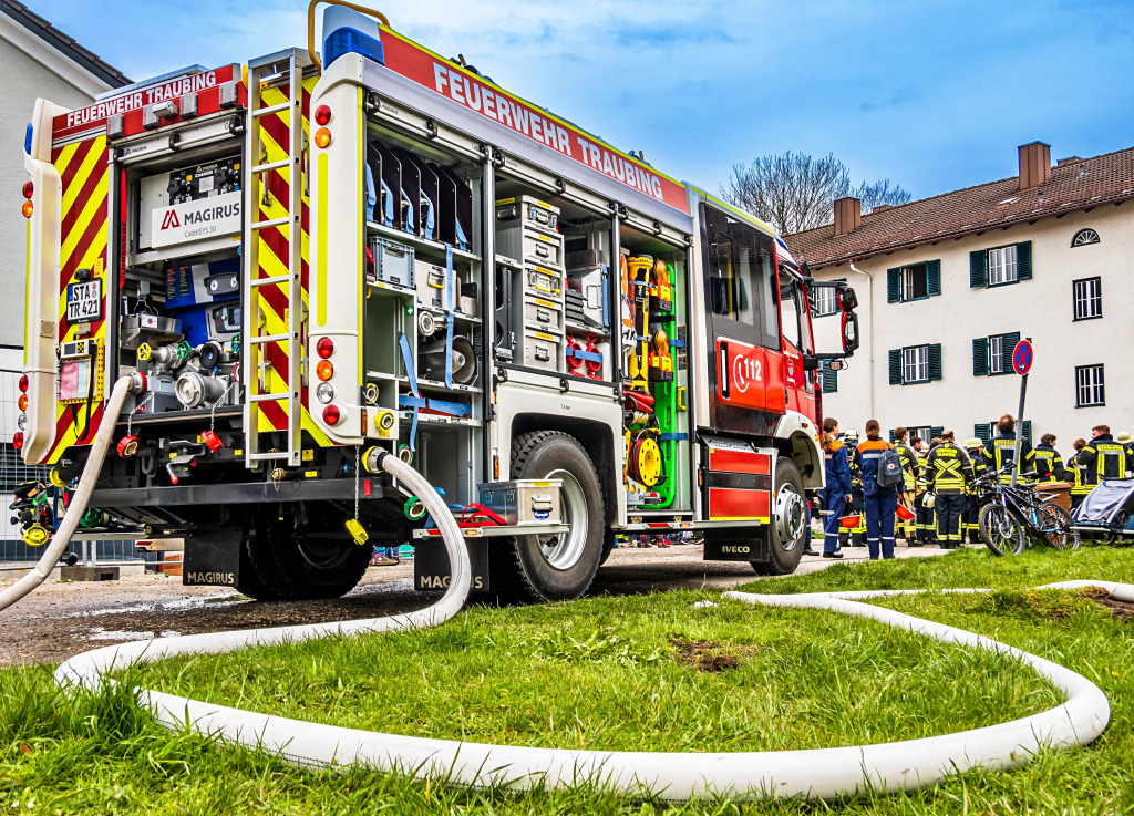 Corpo de Bombeiros em Tutzing, Alemanha jigsaw puzzle in Carros & Motos puzzles on TheJigsawPuzzles.com