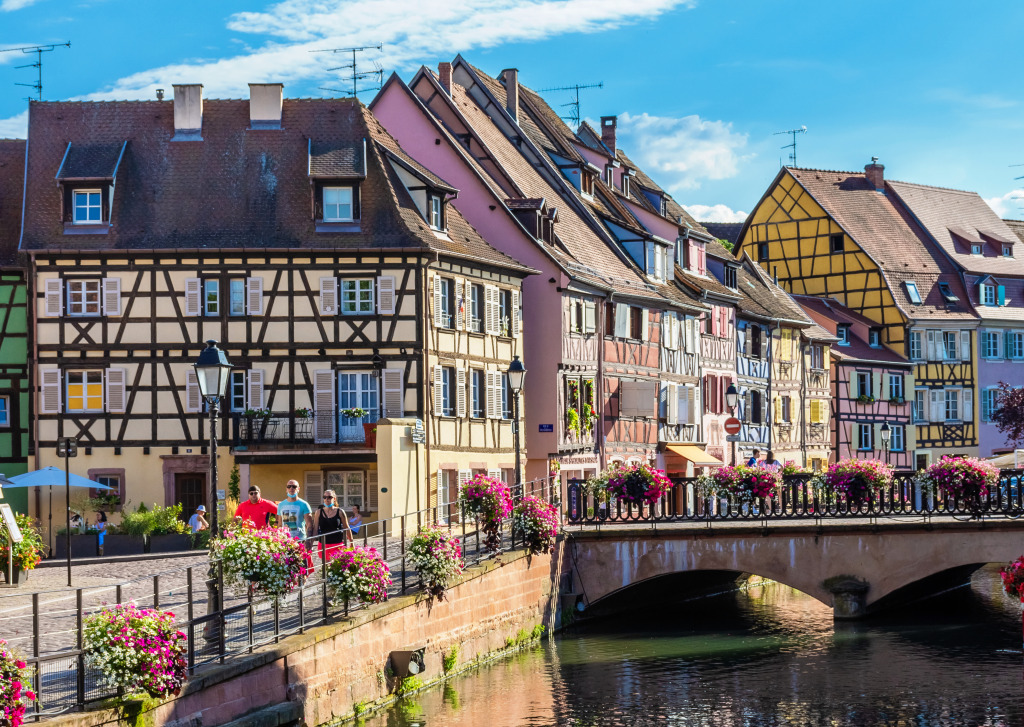 Kanal im historischen Zentrum von Colmar, Frankreich jigsaw puzzle in Brücken puzzles on TheJigsawPuzzles.com