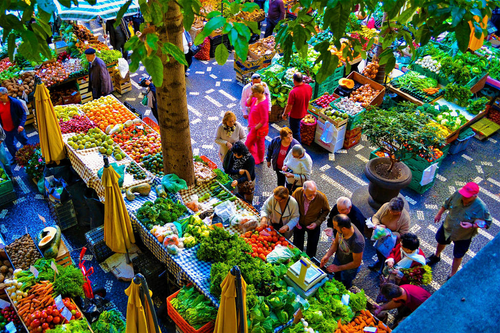 Auf dem Markt in Funchal, Madeira, Portugal jigsaw puzzle in Obst & Gemüse puzzles on TheJigsawPuzzles.com