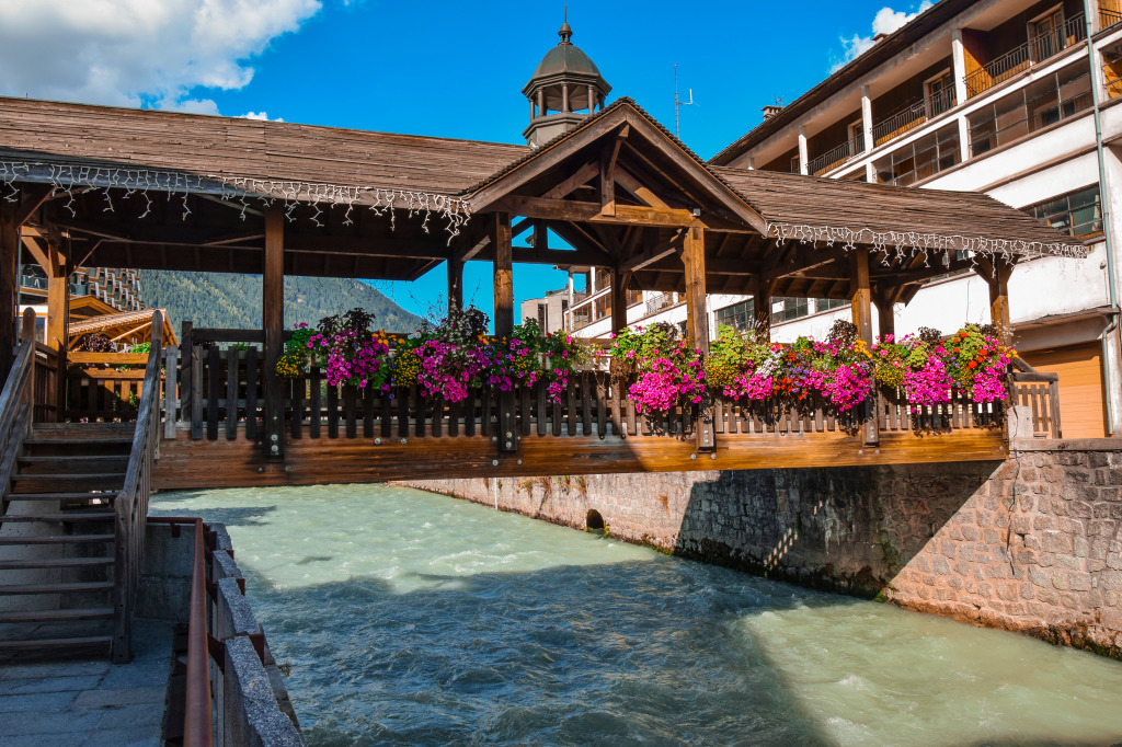 Holzbrücke über den Fluss Arve in Chamonix jigsaw puzzle in Brücken puzzles on TheJigsawPuzzles.com