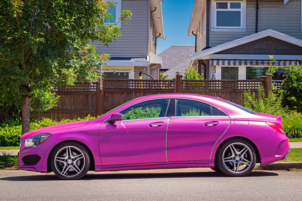 Classe de luxo Mercedes Benz CLA na rua jigsaw puzzle in Carros & Motos puzzles on TheJigsawPuzzles.com