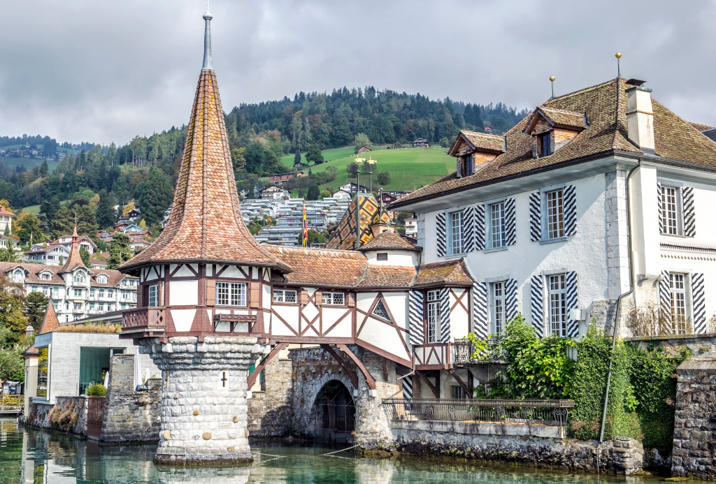 Château d’Oberhofen au bord du lac de Thoune, Suisse jigsaw puzzle in Châteaux puzzles on TheJigsawPuzzles.com