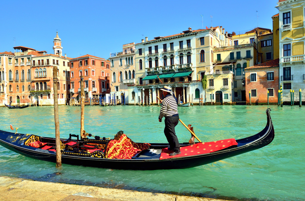 Gondole sur le Grand Canal à Venise, Italie jigsaw puzzle in Personnes puzzles on TheJigsawPuzzles.com