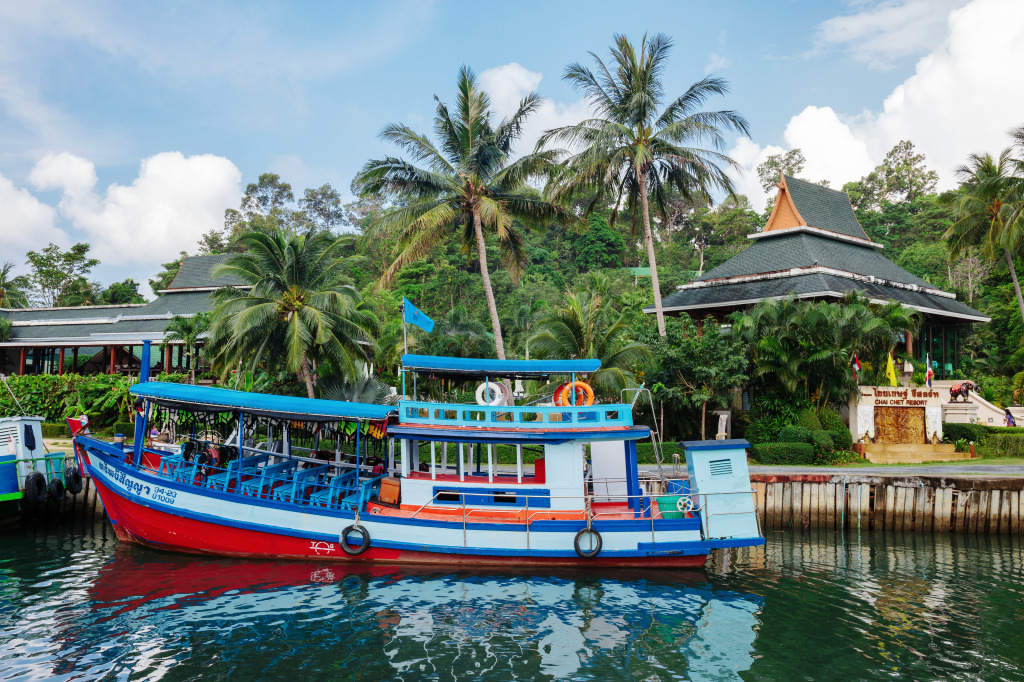 Tourist Boat at the Pier, Koh Chang, Thailand jigsaw puzzle in Great Sightings puzzles on TheJigsawPuzzles.com