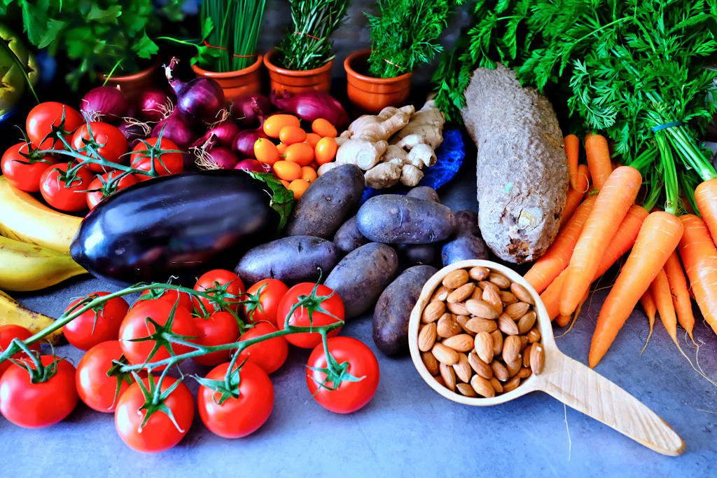 Légumes frais, amandes et herbes aromatiques jigsaw puzzle in Fruits & Légumes puzzles on TheJigsawPuzzles.com