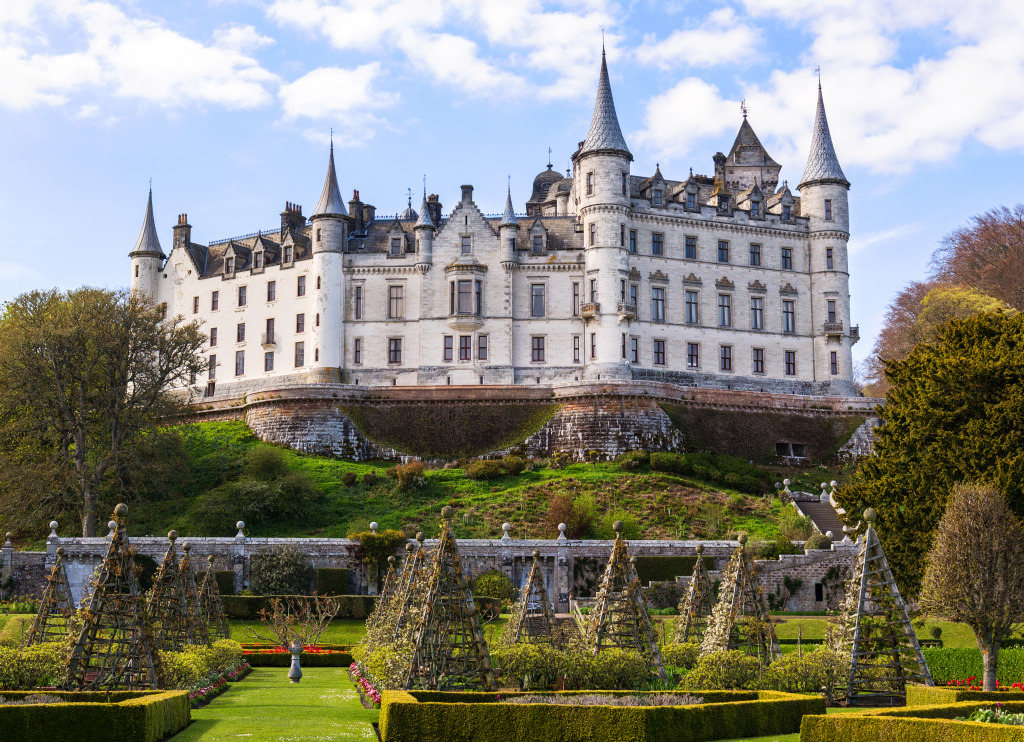 Dunrobin Castle and Gardens, Schottland, Großbritannien jigsaw puzzle in Schlösser puzzles on TheJigsawPuzzles.com