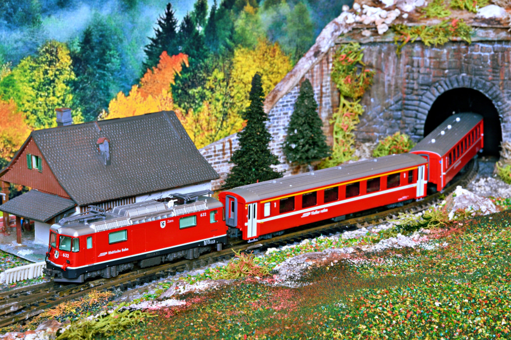 Швейцарская модель поезда Bernina Express, Флоренция, Италия jigsaw puzzle in Пазл дня puzzles on TheJigsawPuzzles.com