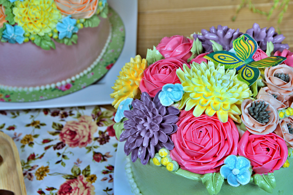 Beautiful Cake with Butter Flowers jigsaw puzzle in Flowers puzzles on TheJigsawPuzzles.com