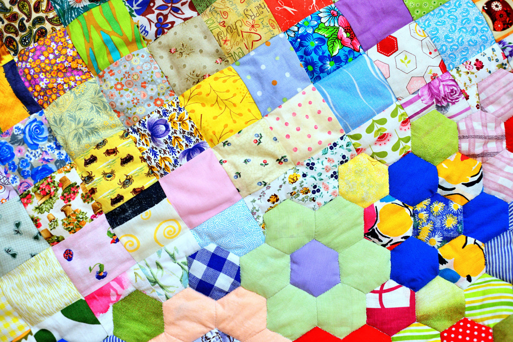 Handgemachter bunter Patchwork-Quilt jigsaw puzzle in Handgemacht puzzles on TheJigsawPuzzles.com