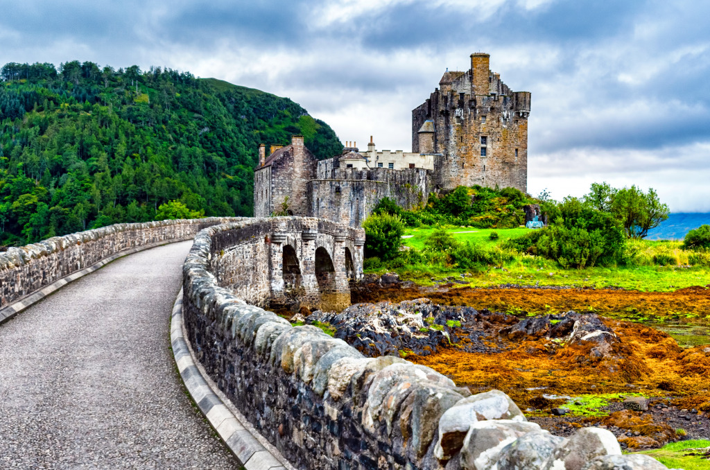 Vue du château d’Eilean Donan en Écosse jigsaw puzzle in Châteaux puzzles on TheJigsawPuzzles.com