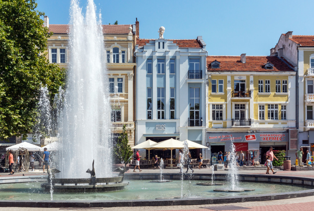 Brunnen im Zentrum von Plovdiv, Bulgarien jigsaw puzzle in Wasserfälle puzzles on TheJigsawPuzzles.com