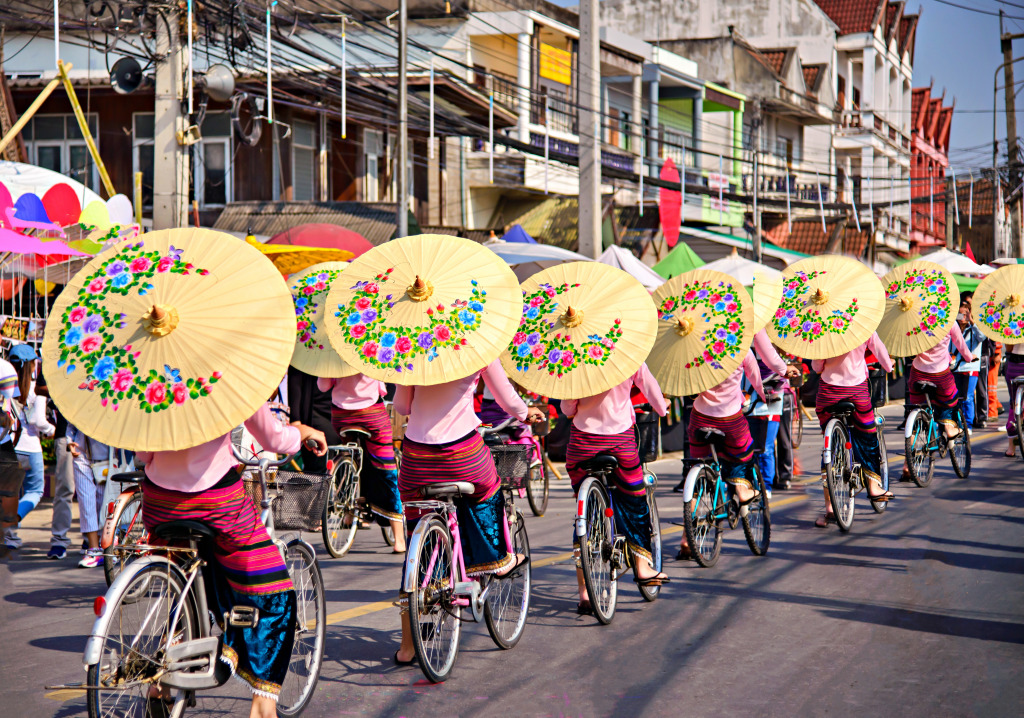 Festival des parapluies de Bo Sang à Chiang Mai, en Thaïlande jigsaw puzzle in Personnes puzzles on TheJigsawPuzzles.com