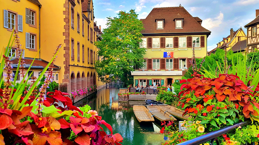 Canal in Little Venice, Colmar, France jigsaw puzzle in Street View puzzles on TheJigsawPuzzles.com