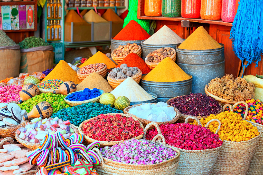 Épices colorées dans un souk à Marrakech, Maroc jigsaw puzzle in Macrophotographie puzzles on TheJigsawPuzzles.com