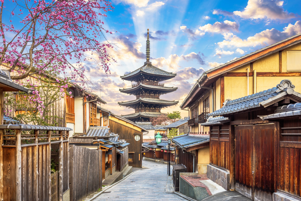 Printemps dans le district de Higashiyama, Kyoto, Japon jigsaw puzzle in Paysages urbains puzzles on TheJigsawPuzzles.com