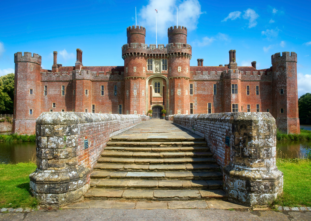 L’entrée du château de Herstmonceux, Angleterre jigsaw puzzle in Châteaux puzzles on TheJigsawPuzzles.com