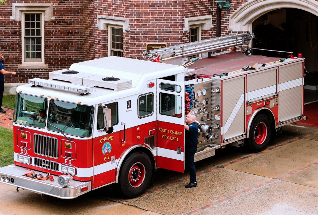 Camion de pompiers à South Orange NJ, États-Unis jigsaw puzzle in Voitures et Motos puzzles on TheJigsawPuzzles.com