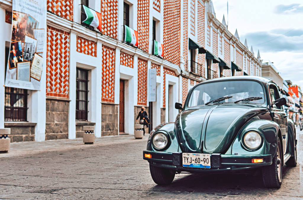 Classic Volkswagen Beetle in Puebla, Mexico jigsaw puzzle in Cars & Bikes puzzles on TheJigsawPuzzles.com