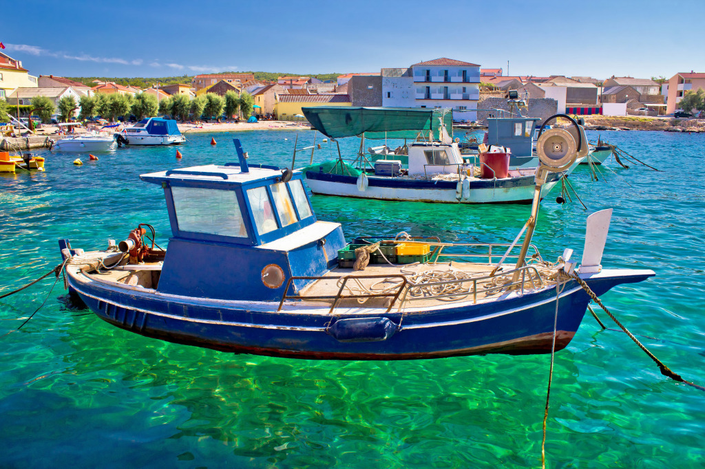 Bateaux de pêche sur la mer turquoise, Croatie jigsaw puzzle in Magnifiques vues puzzles on TheJigsawPuzzles.com