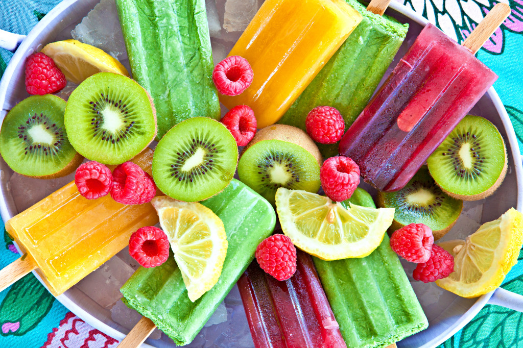 Popsicles colorés avec des fruits frais et des baies jigsaw puzzle in Fruits & Légumes puzzles on TheJigsawPuzzles.com