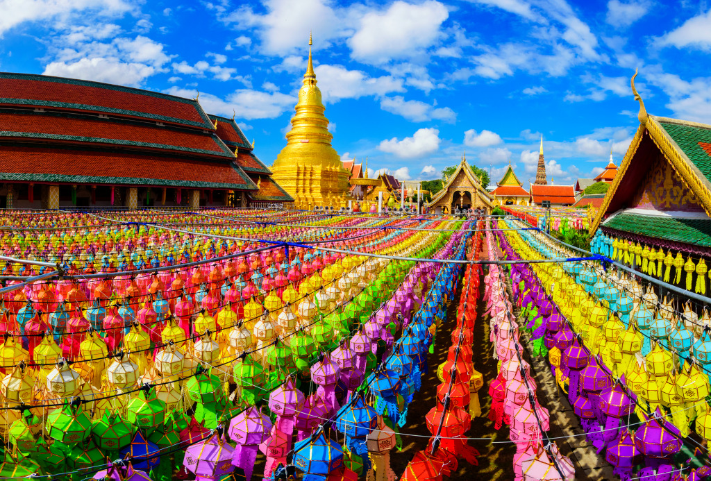 Lampes colorées Loy Krathong à Lamphun, Thaïlande jigsaw puzzle in Paysages urbains puzzles on TheJigsawPuzzles.com