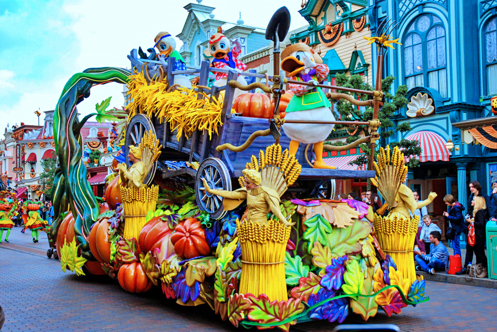 Parade im Disneyland Paris, Frankreich jigsaw puzzle in Straßenansicht puzzles on TheJigsawPuzzles.com