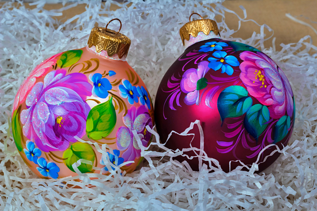 Christmas Glass Balls with Floral Design jigsaw puzzle in Macro puzzles on TheJigsawPuzzles.com