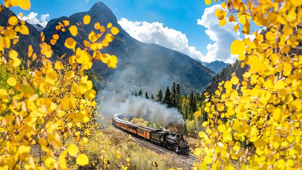 Durango & Silverton Railroad in the fall jigsaw puzzle in Ralph Steele puzzles on TheJigsawPuzzles.com