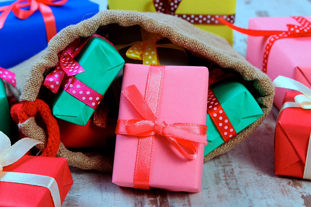 Colourful Wrapped Gifts for Christmas jigsaw puzzle in Macro puzzles on ...