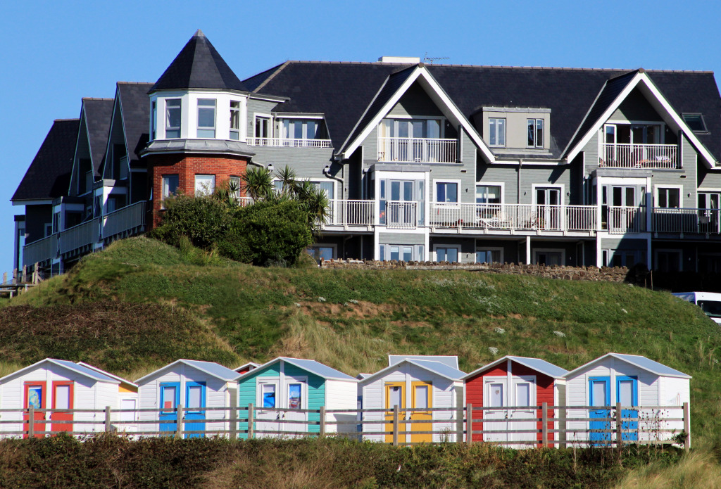 Beach Houses and Colorful Huts in Bude, UK jigsaw puzzle in Street View puzzles on TheJigsawPuzzles.com