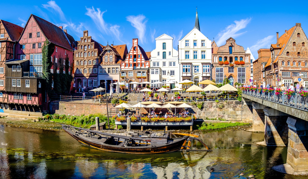 Die berühmte Altstadt von Lüneburg, Deutschland jigsaw puzzle in Straßenansicht puzzles on TheJigsawPuzzles.com