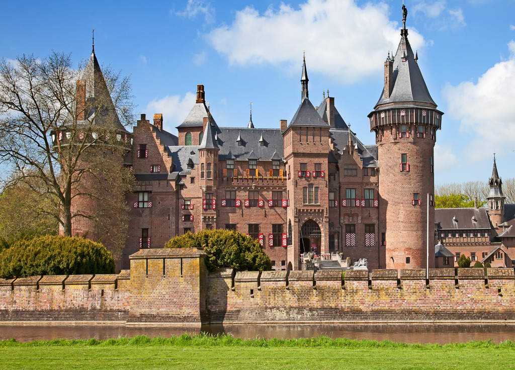 Ancient De Haar Castle, Utrecht, the Netherlands jigsaw puzzle in Castles puzzles on TheJigsawPuzzles.com