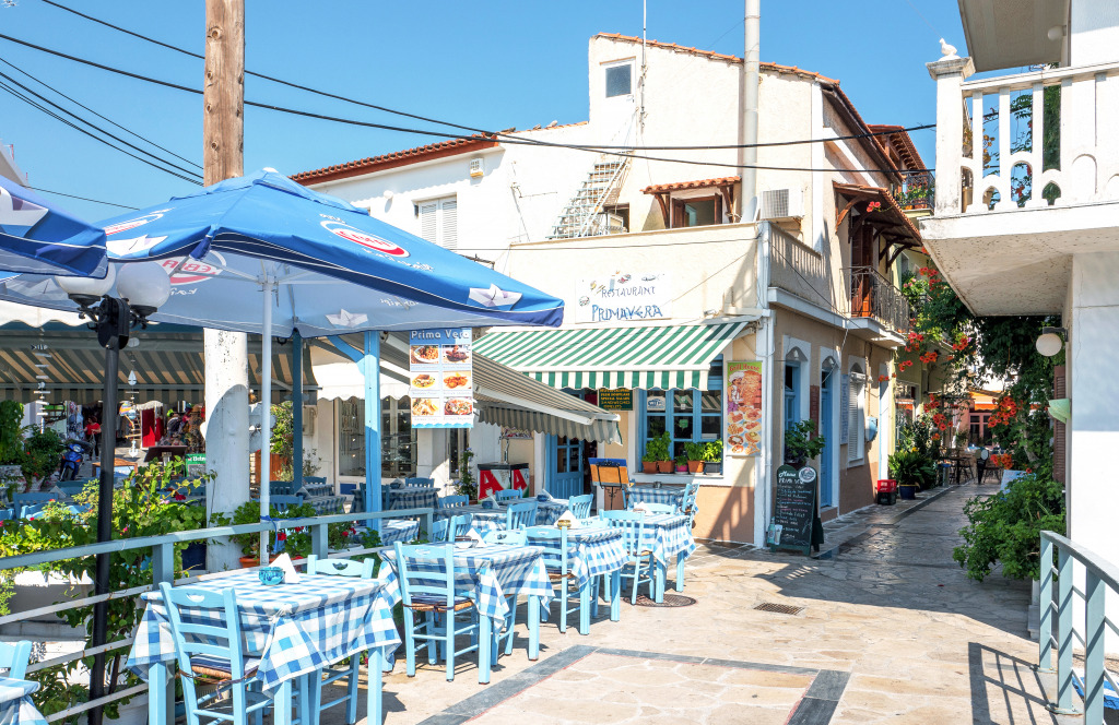 Restaurant Primavera in Kokkari, Samos, Griechenland jigsaw puzzle in Straßenansicht puzzles on TheJigsawPuzzles.com