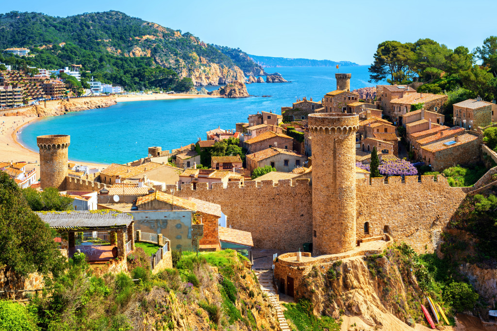 Tossa de Mar, Catalonia, Spain jigsaw puzzle in Castles puzzles on TheJigsawPuzzles.com