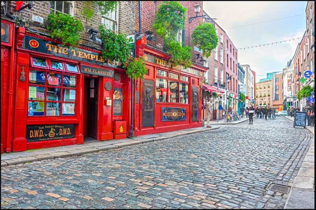 Temple Bar looking East jigsaw puzzle in Carolyn Wright puzzles on TheJigsawPuzzles.com