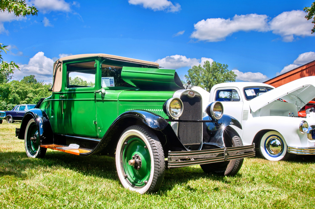 Vert Antique Chevy Coupé, Grand Ledge, MI, États-Unis jigsaw puzzle in Voitures et Motos puzzles on TheJigsawPuzzles.com