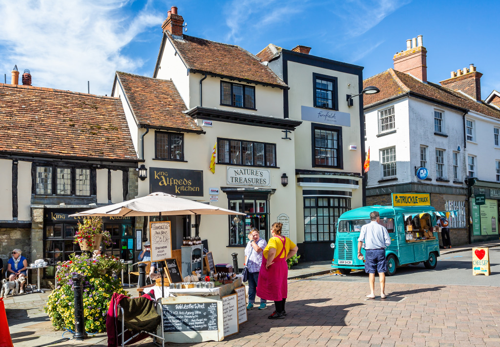 Straßenmarkt in Shaftesbury, Dorset, Großbritannien jigsaw puzzle in Straßenansicht puzzles on TheJigsawPuzzles.com