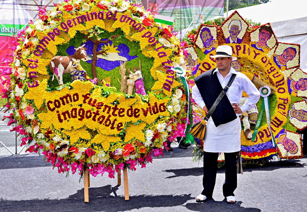 Silletero at the Flower Parade, Medellín, Colombia jigsaw puzzle in People puzzles on TheJigsawPuzzles.com