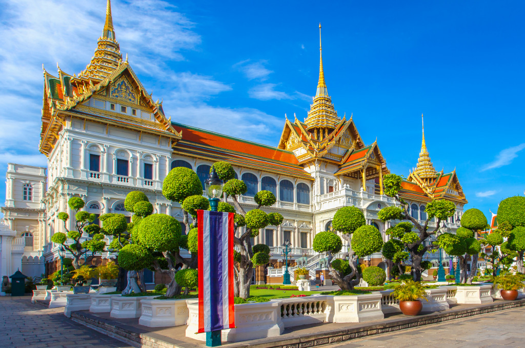 Grand Palace, Bangkok, Thailand jigsaw puzzle in Castles puzzles on TheJigsawPuzzles.com