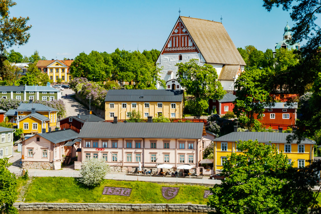 Blick auf die Kathedrale und die Altstadt von Porvoo jigsaw puzzle in Straßenansicht puzzles on TheJigsawPuzzles.com