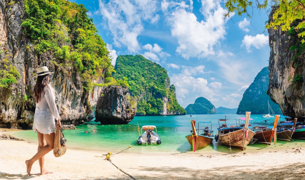 WomanBeachBoatsResized jigsaw puzzle in Tim Westfeldt puzzles on TheJigsawPuzzles.com