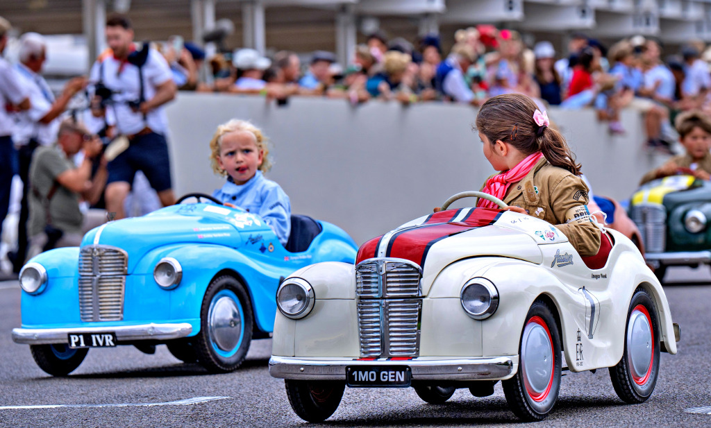 Vintage Motorsport, Goodwood, Sussex, Royaume-Uni jigsaw puzzle in Voitures et Motos puzzles on TheJigsawPuzzles.com