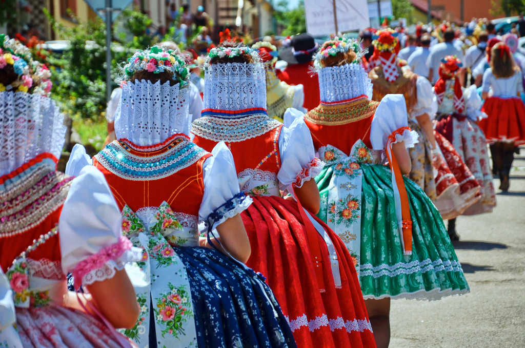 Women in Handmade Folk Costumes in Moravia jigsaw puzzle in People puzzles on TheJigsawPuzzles.com