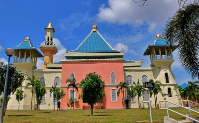 Al-Alami Mosque, Malacca, Malaysia jigsaw puzzle in Castles puzzles on ...