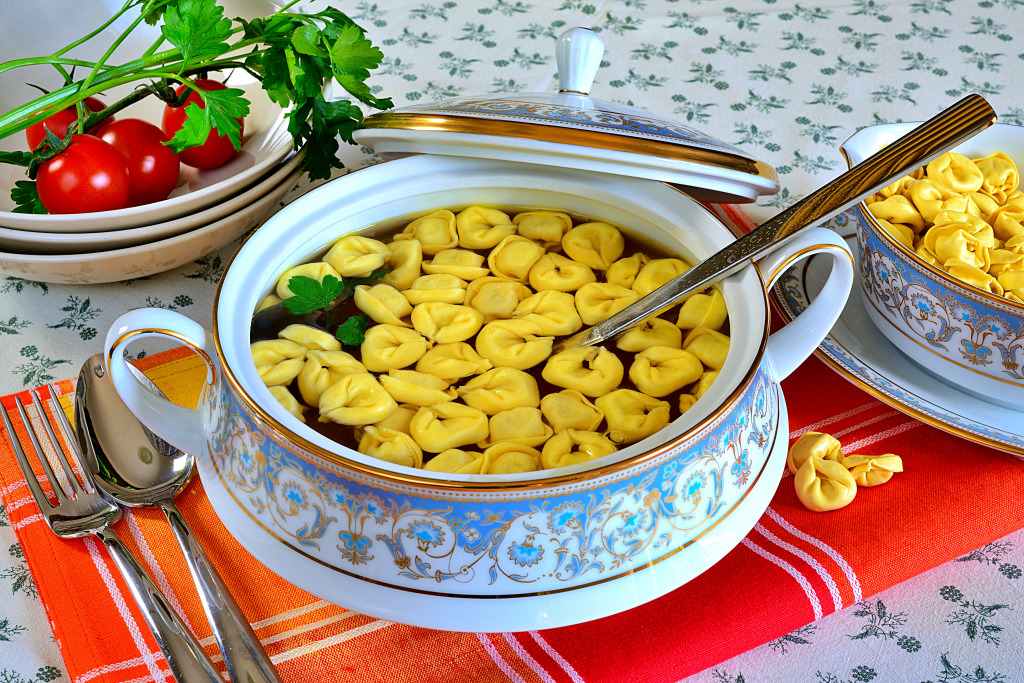 A Tureen of Hot Beef Broth and Italian Tortellini jigsaw puzzle in Food & Bakery puzzles on TheJigsawPuzzles.com