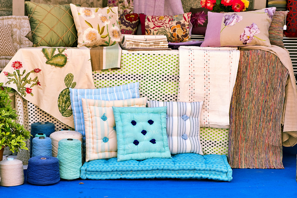 Pillows at the Italian Market jigsaw puzzle in Handmade puzzles on TheJigsawPuzzles.com