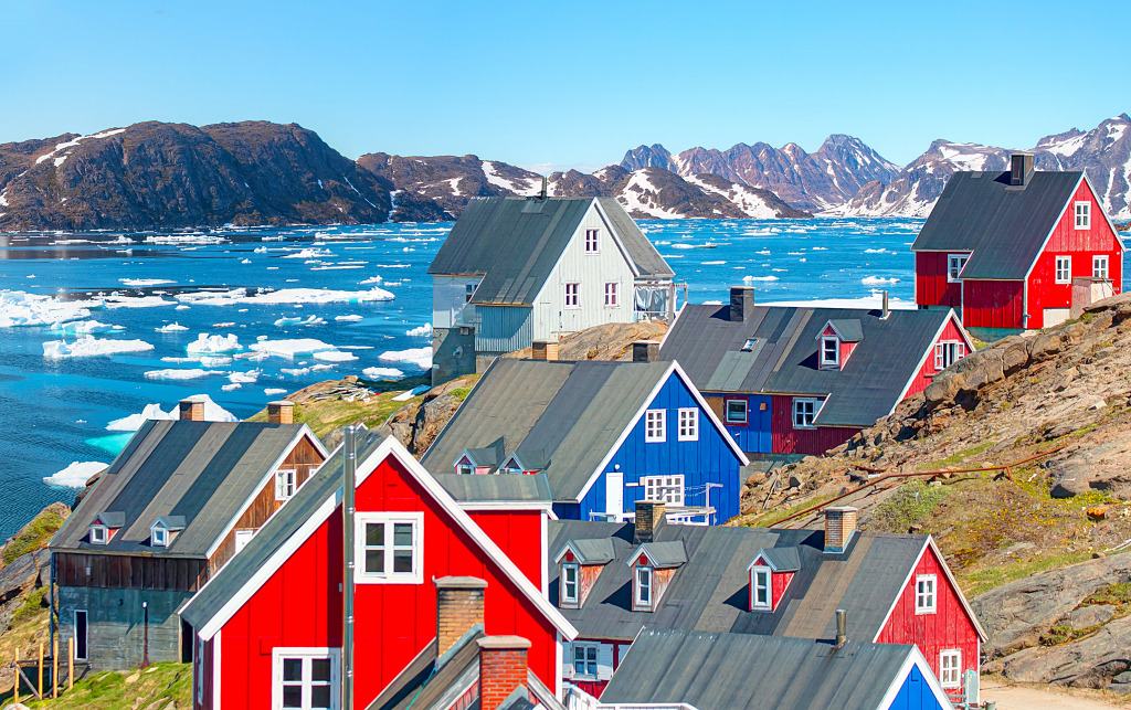 Colorful Houses in Tasiilaq, Greenland jigsaw puzzle in Puzzle of the Day puzzles on TheJigsawPuzzles.com