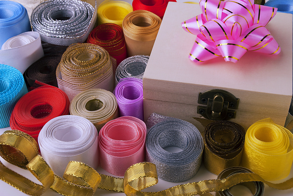 Box and Ribbons jigsaw puzzle in Macro puzzles on TheJigsawPuzzles.com