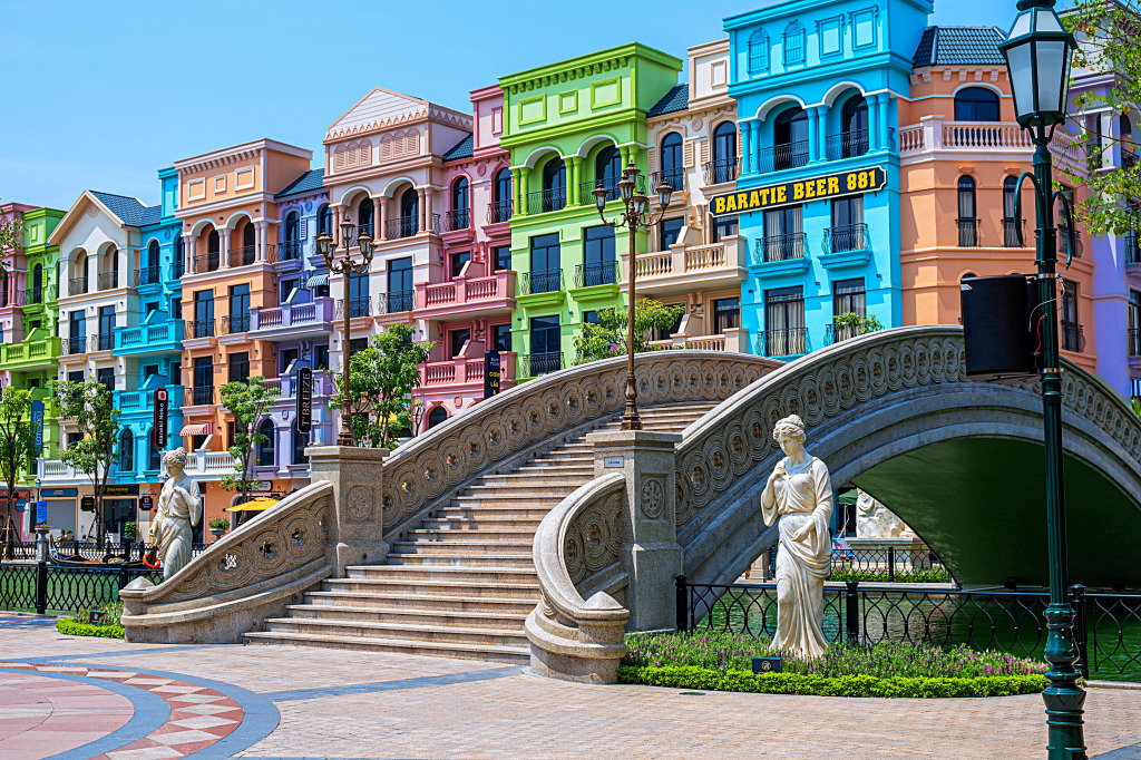 Mega Grand World, Hanoi, Vietnam jigsaw puzzle in Bridges puzzles on TheJigsawPuzzles.com