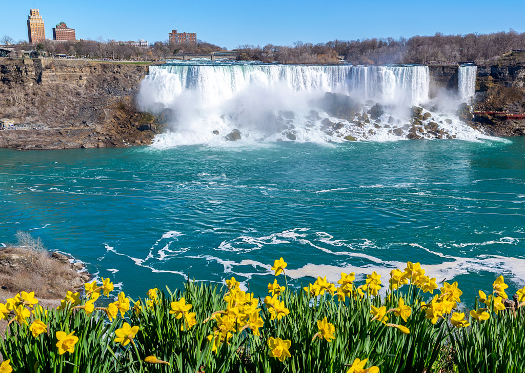 View of the American Falls and Bridal Veil Falls jigsaw puzzle in Waterfalls puzzles on TheJigsawPuzzles.com